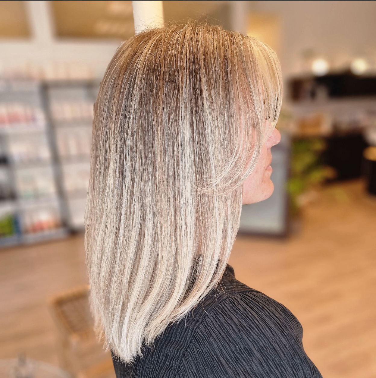 Sval blond färgbehandling hos Studio Skapa